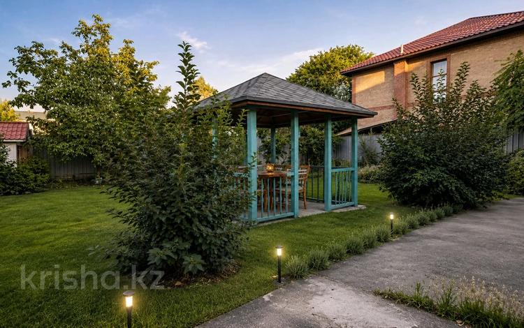 Дом · 8 комнат · 300 м², мкр Думан-1 за 80 000 ₸ в Алматы, Медеуский р-н — фото 20