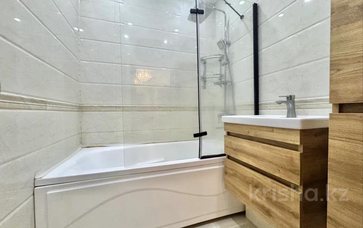 3-бөлмелі пәтер · 85 м² · 2/5 қабат, Самал-1 ш/а. 25 — ДОСТЫК ПЛАЗА, бағасы: 520 000 ₸ в Алматы, Медеуский р-н — фото 3