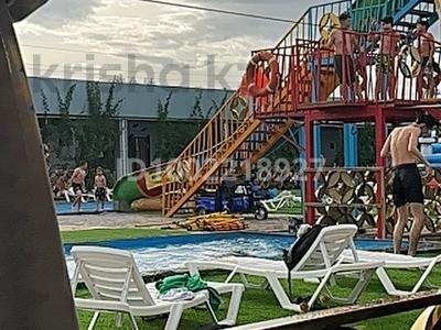 Продажа коммерческой недвижимости в Алматинской обл.: Магазины и бутики, общепит, бани, гостиницы и зоны отдыха, развлечения · 800 м² за 370 млн 〒 Магазины и бутики, общепит, бани, гостиницы и зоны отдыха, развлечения · 800 м² за 370 млн 〒 в Конаеве (Капчагай)
