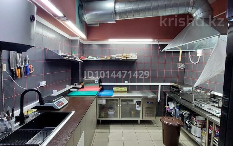 Офисы, общепит, кабинеты и рабочие места, студии · 60 м² за 180 000 ₸ в Павлодаре — фото 2