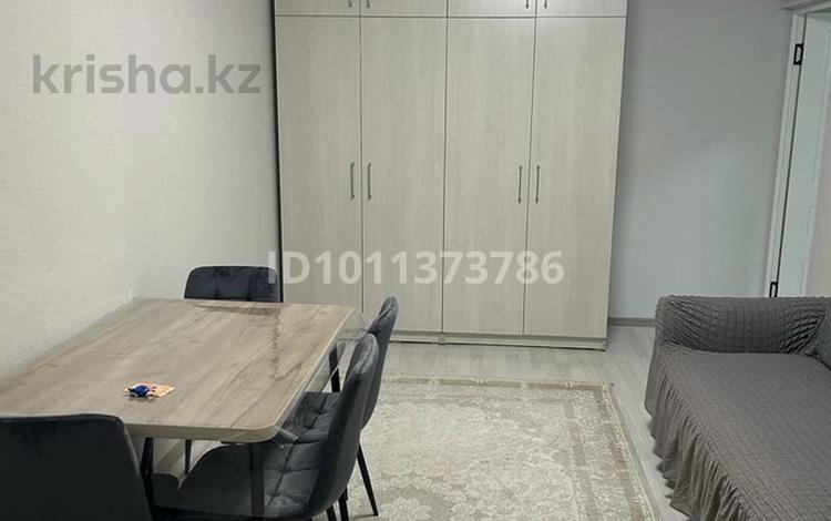 2-комнатная квартира · 42 м² · 5/5 этаж, 11-й микрорайон, 11-й микрорайон 114 а — Елшибек батыра- Шокана Уалиханова за 160 000 ₸ в Шымкенте, Енбекшинский р-н — фото 15