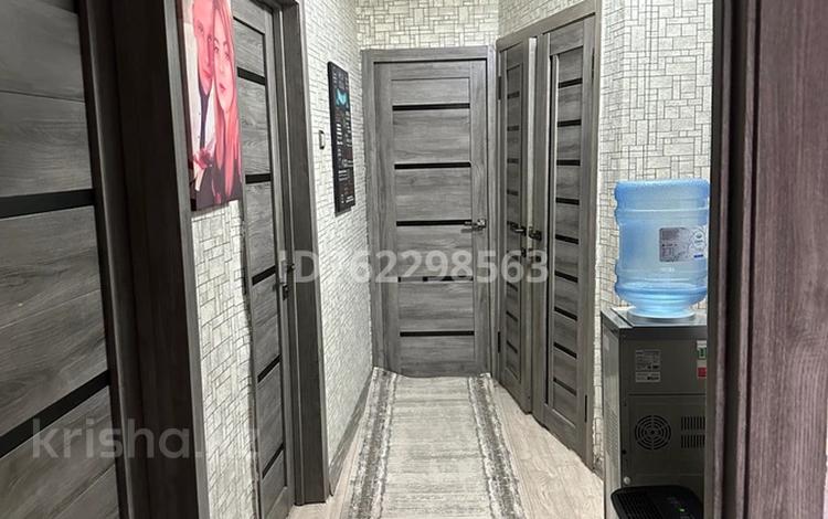 3-комнатная квартира · 62.3 м² · 5/5 этаж, мкр №11 2 за 42 млн ₸ в Алматы, Ауэзовский р-н — фото 2