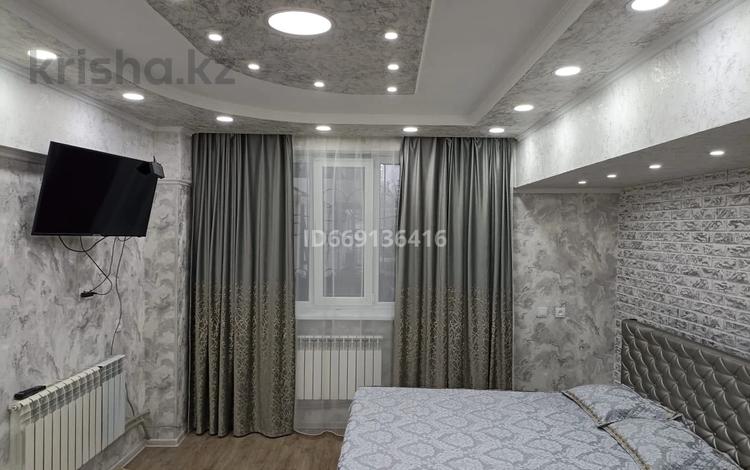 1-комнатная квартира, 50 м², 2/5 этаж посуточно, Коломенская 3 за 10 000 〒 в Алматы, Турксибский р-н — фото 16