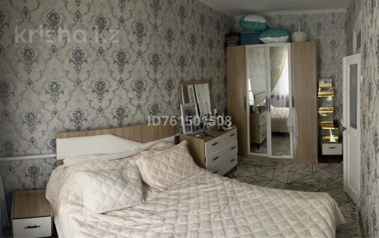 3-комнатная квартира · 60 м² · 2/2 этаж, Тынышбаева — За линией за 20.4 млн ₸ в Таразе — фото 2