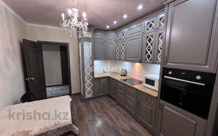 1-комнатная квартира · 50 м² · 8/9 этаж, мкр Юго-Восток 25 — проспект Шахтеров за 200 000 ₸ в Караганде, Казыбек би р-н — фото 2