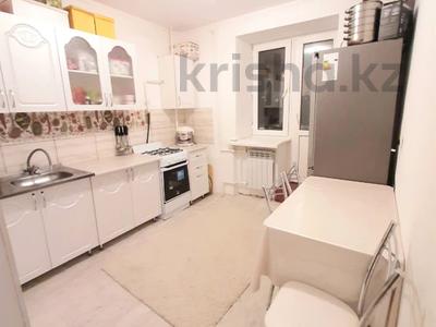 2-бөлмелі пәтер, 50 м², 3/5 қабат, мкр 12, бағасы: 15 млн 〒 в Актобе, мкр 12