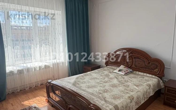 2-бөлмелі пәтер · 72 м² · 9/9 қабат, мкр. Алтын орда, Газиза Жубанова 113 — Канцелярия новый цон, бағасы: 10 000 ₸ в Актобе — фото 2