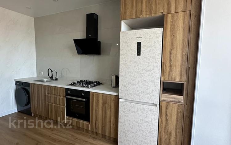 1-комнатная квартира · 50 м² · 5/9 этаж, мкр Жулдыз, Кеменгер стр.41Б — Возле ресторана Париж за 200 000 ₸ в Уральске — фото 2