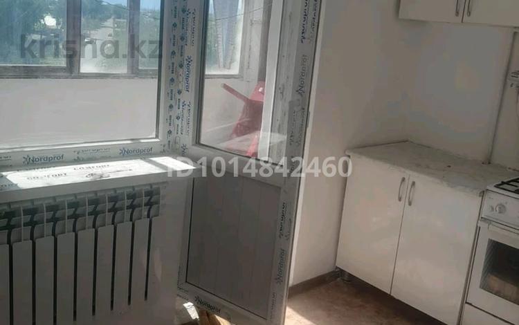 1-бөлмелі пәтер · 37 м² · 4/5 қабат, Алатау ш/а. 37, бағасы: 90 000 ₸ в Таразе, мкр Алатау — фото 2