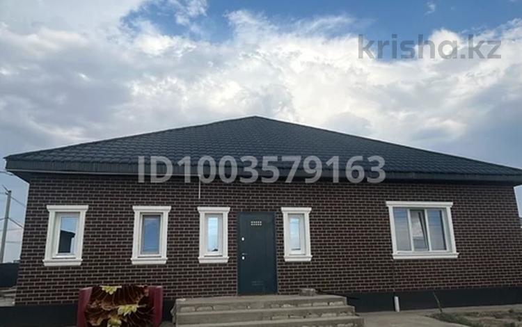 Отдельный дом · 5 комнат · 250 м² · 10 сот., мкр Зарослый, 1 за 57 млн 〒 в Атырау — фото 2