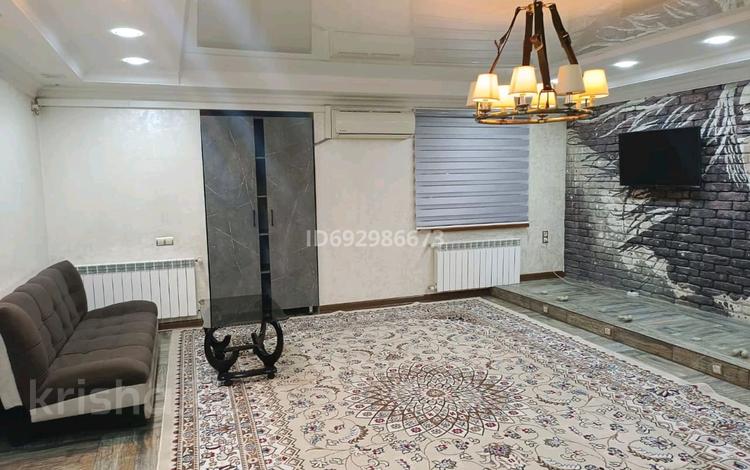 2-комнатная квартира, 50 м², 2/5 этаж посуточно, Аскарова 3 — Плаза напротив за 10 000 〒 в Шымкенте, Аль-Фарабийский р-н — фото 2