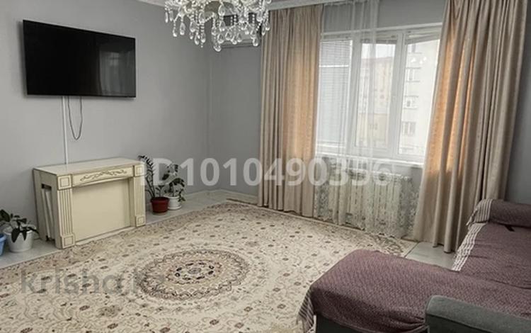 2-бөлмелі пәтер · 62.4 м² · 3/6 қабат, мкр. Алмагуль, Алмагүл шағын ауданы, 29 29 — №7 поликлиника қасында, бағасы: 25 млн ₸ в Атырау — фото 2