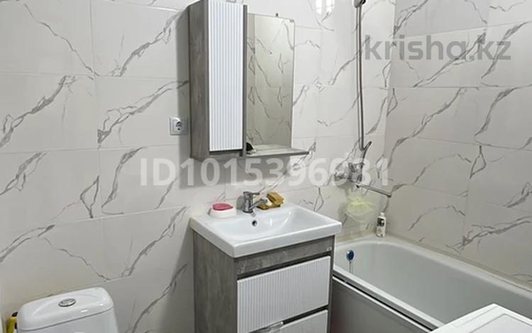 1 комната · 56 м² · 5/5 этаж, мкр. Алтын орда, Батыс 2 микрорайон 25а к1 за 30 000 ₸ в Актобе — фото 2