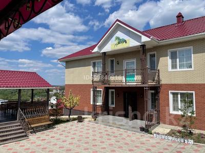 Дом · 8 комнат · 240 м², Казахстанская 11 за 25 000 〒 в Бурабае