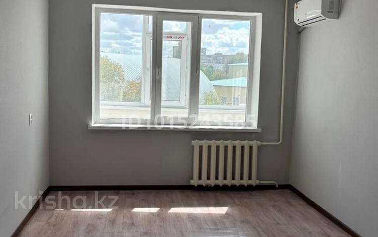 1-комнатная квартира · 35 м² · 3/5 этаж, мкр 8 43/1 за 13.5 млн ₸ в Актобе — фото 2
