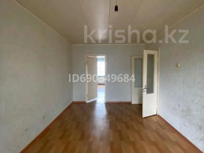 2-бөлмелі пәтер, 45 м², 4/5 қабат, Самал 24 — Сейфуллина момышулы, бағасы: 13 млн 〒 в Таразе