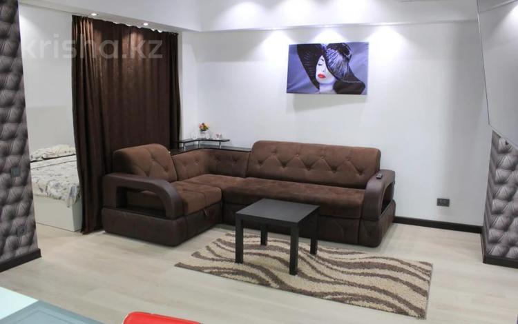 1-комнатная квартира · 50 м² · 3/5 этаж, мкр. Алтын орда, Тауелсиздик 5 за 15 000 ₸ в Актобе — фото 2