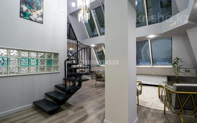 4-комнатная квартира · 140 м² · 32/33 этаж, Аль-фараби 9 за 95 000 ₸ в Алматы, Бостандыкский р-н — фото 2