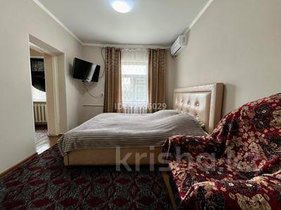 2-комнатная квартира · 50 м² · 1/1 этаж · посуточно, Казанкап Акына 50 за 13 000 〒 в Шымкенте, Енбекшинский р-н