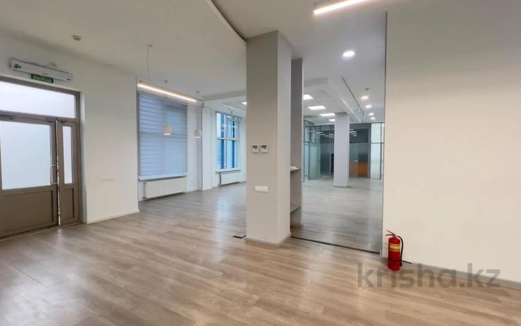 Свободное назначение, офисы, магазины и бутики, склады, салоны красоты, медцентры и аптеки, образование, кабинеты и рабочие места · 210 м² за 2.1 млн 〒 в Астане, Есильский р-н — фото 3