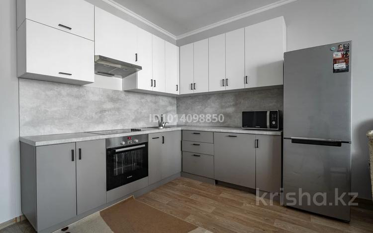 3-комнатная квартира · 100 м² · 8/8 этаж, Кунаева 14/2 за 450 000 ₸ в Астане, Есильский р-н — фото 2