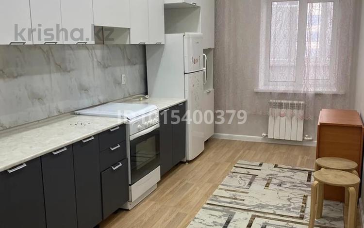 1-комнатная квартира · 50 м² · 9/9 этаж, мкр. Алтын орда 200А за 150 000 ₸ в Актобе — фото 2