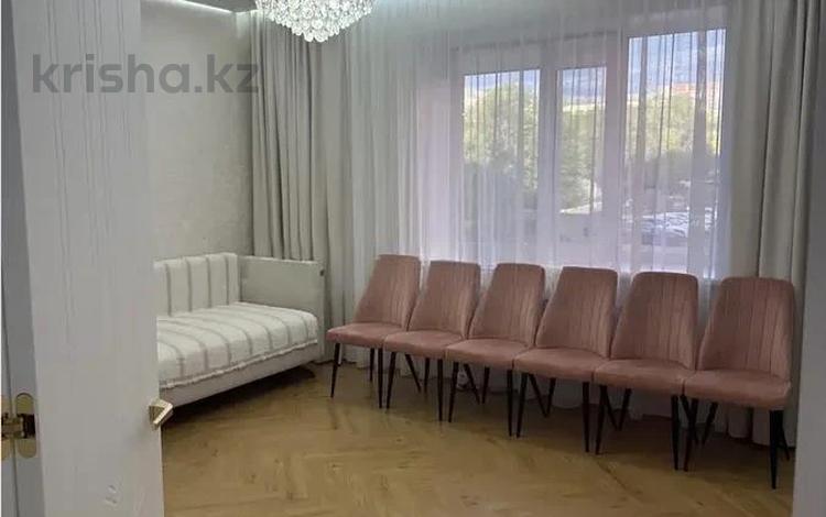 3-комнатная квартира · 85.2 м² · 2/5 этаж, Мкр. Степной-2 за 53 млн ₸ в Караганде, Казыбек би р-н — фото 3
