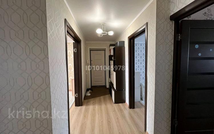 3-комнатная квартира · 63 м² · 5/5 этаж, мкр. Зачаганск пгт, Жангир хана 57/1 за 18 млн ₸ в Уральске — фото 2