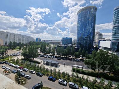 2-бөлмелі пәтер · 60.5 м² · 6/7 қабат, Достык 13/2, бағасы: 350 000 ₸ в Астане, Есильский р-н