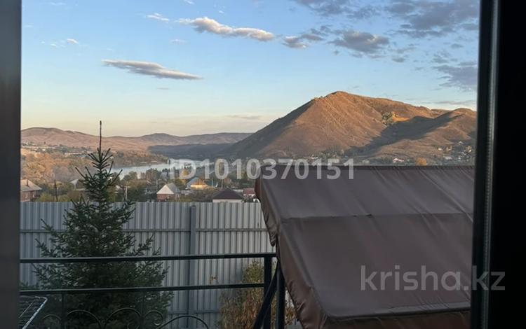 Отдельный дом · 4 комнаты · 135 м² · 10 сот., Былинная за 55 млн 〒 в Усть-Каменогорске — фото 2