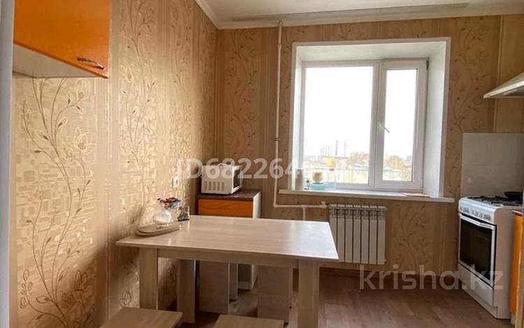 1-комнатная квартира · 36 м² · 8/9 этаж, мкр 4, Мкр. 4 10а — По пр. Абулхаир хана. остановка 4 мкрн за 9 000 ₸ в Уральске — фото 2