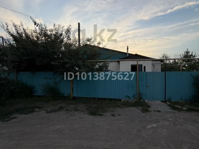 Отдельный дом · 4 комнаты · 120 м² · 5 сот., мкр Старый Аэропорт за 23.5 млн ₸ в Уральске