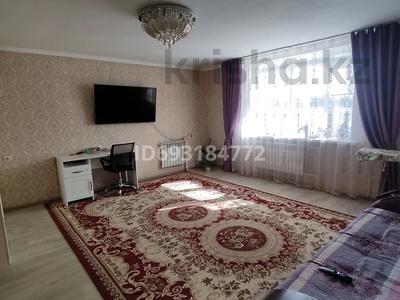 2-комнатная квартира · 65.4 м² · 1/5 этаж, 10мкрн 23 за 22 млн 〒 в Аксае