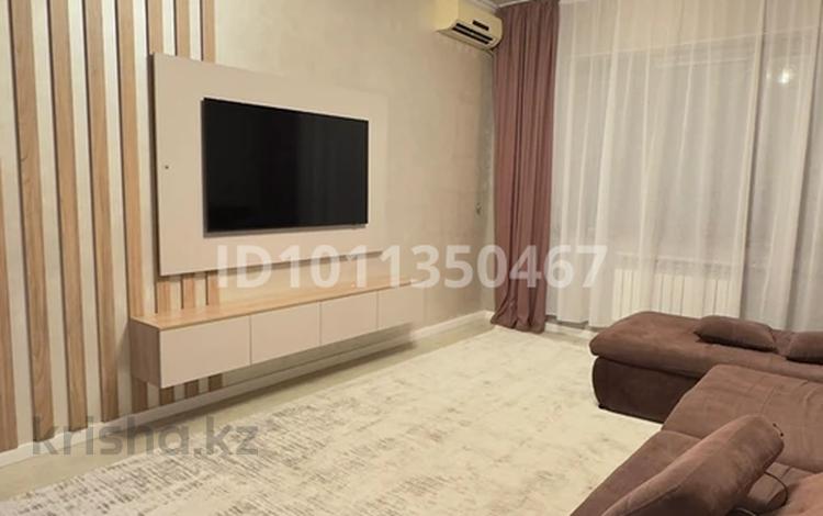 2-бөлмелі пәтер · 56 м² · 4/5 қабат, мкр Аксай-3А 74, бағасы: 300 000 〒 в Алматы, Ауэзовский р-н — фото 2