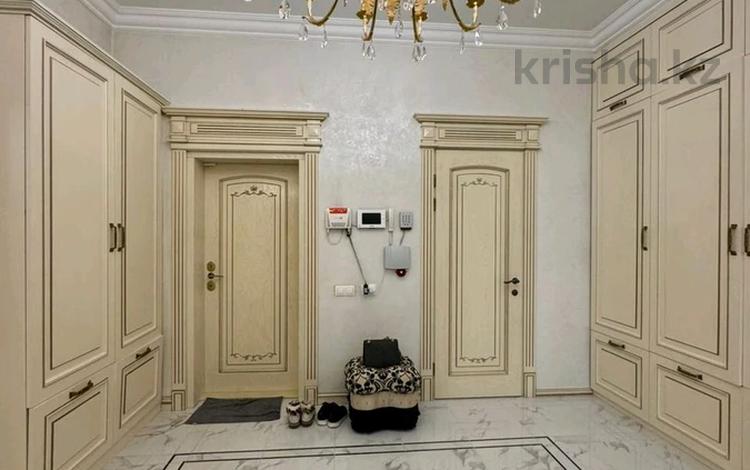 4-комнатная квартира, 174 м², 1/5 этаж, Омаровой 37 за 186 млн 〒 в Алматы, Медеуский р-н — фото 2