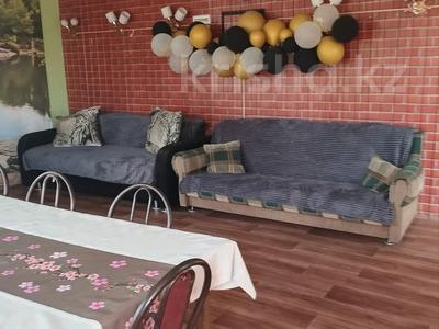 Тәулігіне жер үй мен саяжай жалға алу в Костанайской обл.: Жеке үй · 3 бөлме · 80 м², Тобольская, бағасы: 25 000 〒 Жеке үй · 3 бөлме · 80 м², Тобольская, бағасы: 25 000 〒 в Костанае