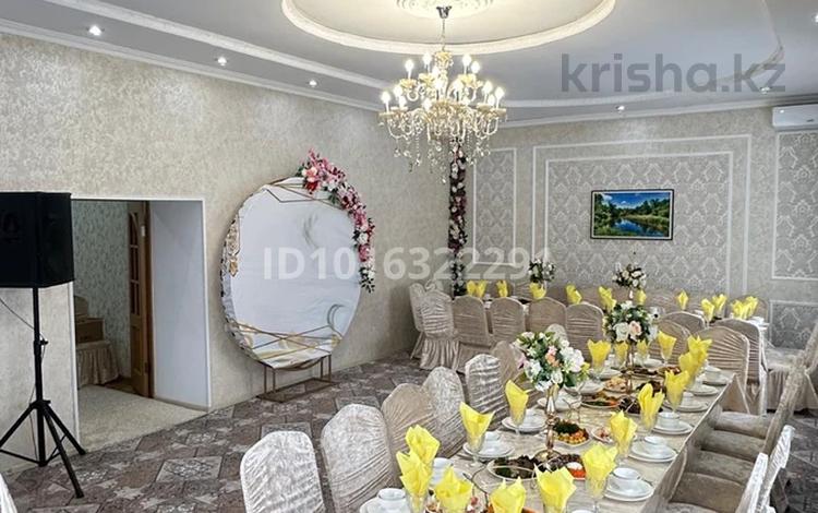 Дом · 4 комнаты · 240 м², Карева 2 2 — Возле цона , возле кафе хуторог за 80 000 ₸ в Уральске, мкр Школьник — фото 4
