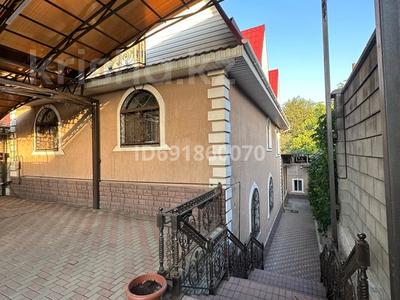 Отдельный дом · 8 комнат · 350 м² · 9 сот., Сарбаиская 9 — Ахундова за ~ 1.9 млн ₸ в Алматы, Медеуский р-н