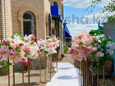 Дом · 8 комнат · 400 м², Кайрбекова 98/1 — Пересечение Пушкина за 130 000 〒 в Костанае