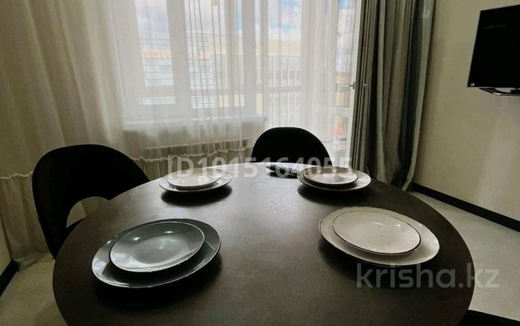 3-комнатная квартира · 100 м² · 4 этаж, Абая 57/2 — Алем Плаза за 30 000 ₸ в Уральске — фото 3