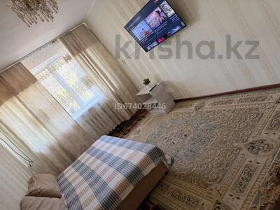 2-комнатная квартира · 40 м² · 2/5 этаж, мкр Центральный, Махамбета Утемисова 123 — Алипова, Азаттык , Досмуханбетова за 10 000 ₸ в Атырау
