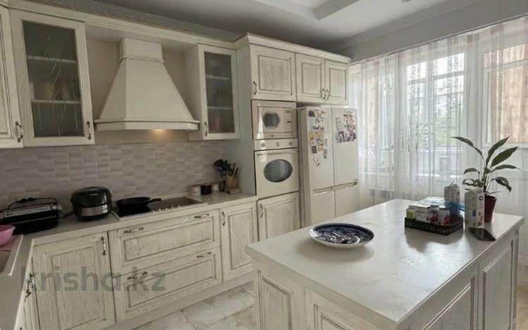 3-бөлмелі пәтер · 143.8 м² · 2/12 қабат, Сабита Муканова 159, бағасы: 115 млн ₸ в Алматы, Алмалинский р-н — фото 2