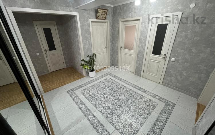 4-комнатная квартира · 100 м² · 9/9 этаж, мкр Аксай-3Б 32 за 60 млн ₸ в Алматы, Ауэзовский р-н — фото 2