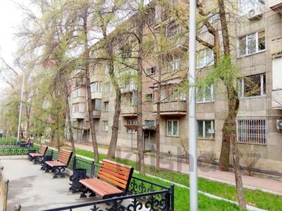 3-бөлмелі пәтер · 80 м² · 3/5 қабат, Валиханова 84 — Карасай батыра, бағасы: 127 млн ₸ в Алматы, Медеуский р-н