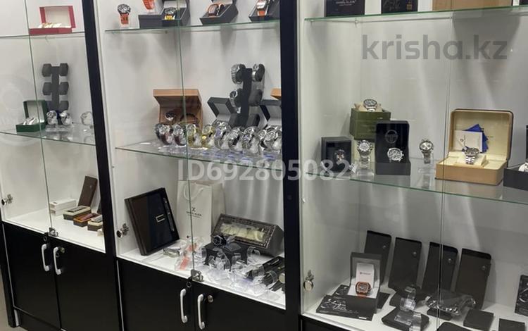 Готовый бизнес по продаже часов и кожаных изделий, 17 м² за 2.7 млн 〒 в Павлодаре — фото 2