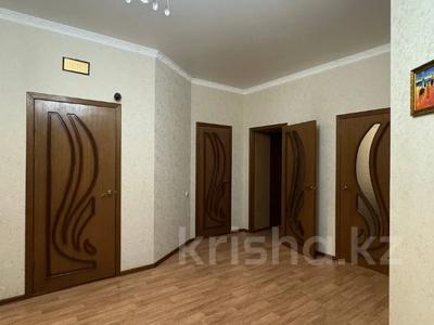 3-бөлмелі пәтер · 120.7 м² · 4/8 қабат, мкр. Алтын орда, Санкибай Батыра пр-т, бағасы: 45 млн ₸ в Актобе