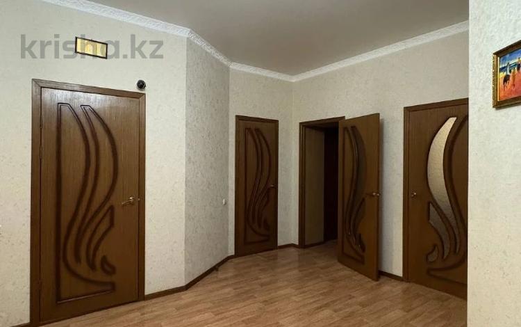 3-бөлмелі пәтер · 120.7 м² · 4/8 қабат, мкр. Алтын орда, Санкибай Батыра пр-т, бағасы: 45 млн ₸ в Актобе — фото 16