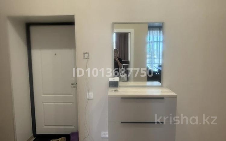 1-комнатная квартира · 44 м² · 4/17 этаж, мкр Городской Аэропорт, Букетова 3 — Прокуратура, суд, школа 3 за 250 000 ₸ в Караганде, Казыбек би р-н — фото 2