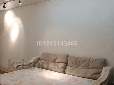 1-комнатная квартира · 63 м² · 1/6 этаж, мкр 12 45 — Кафе Свежак рядом, ресторан Коркем напротив за 1 750 ₸ в Актобе