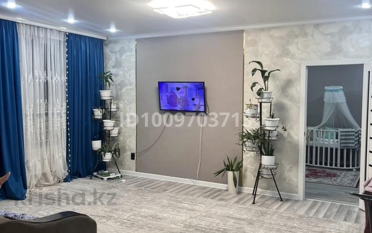 2-бөлмелі пәтер · 70.4 м² · 4/5 қабат, Төле би 1В, бағасы: 17 млн ₸ в Балпыке Би — фото 2